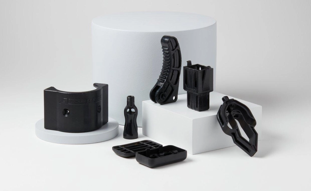 Piezas impresas en 3D resistentes y duraderas con Resina de poliuretano PU Rigid 650 Resin de Formlabs.